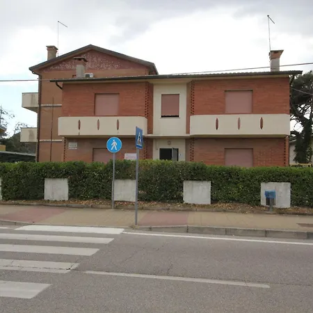 Comfortable Close To The Shore In Appartement Rosolina Mare