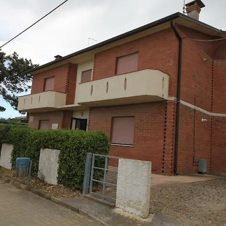 Comfortable Close To The Shore In Appartement Rosolina Mare
