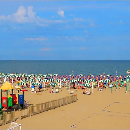 Comfortable Close To The Shore In Appartement Rosolina Mare
