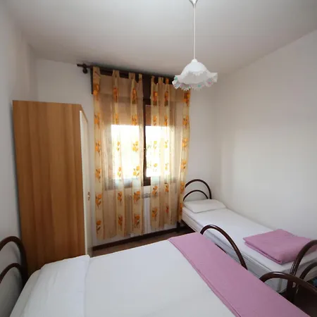 Comfortable Close To The Shore In *